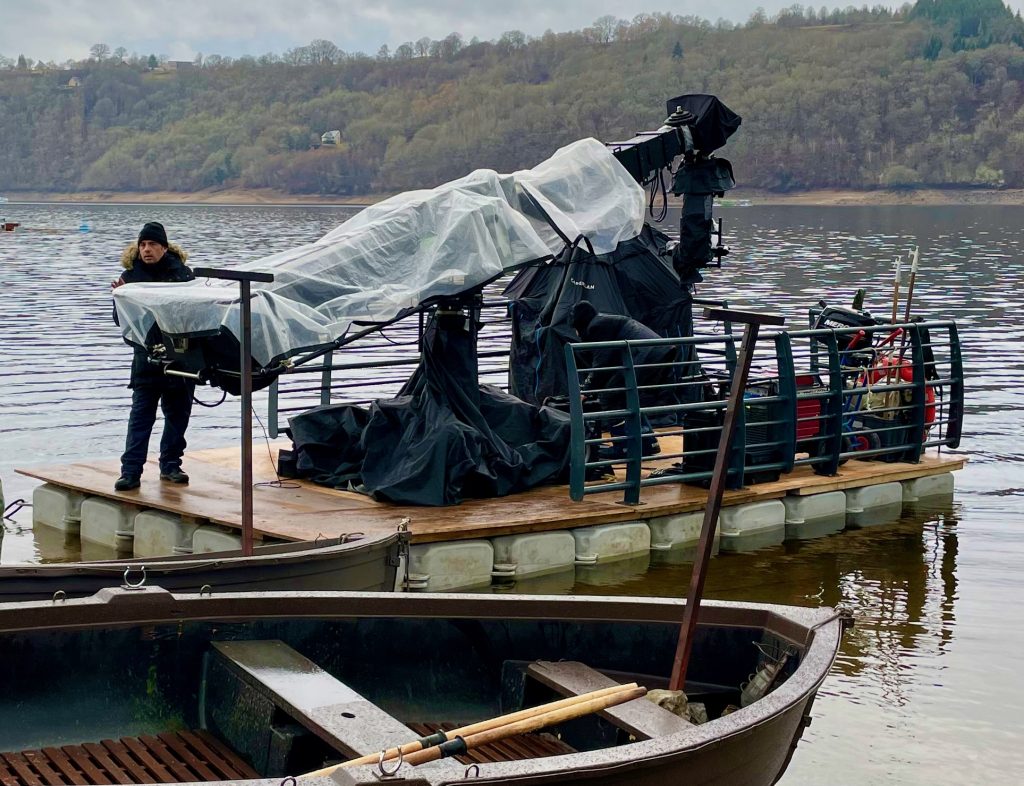 Location-ponton-flottant-grue-telescopique-tournage-cinéma-barge