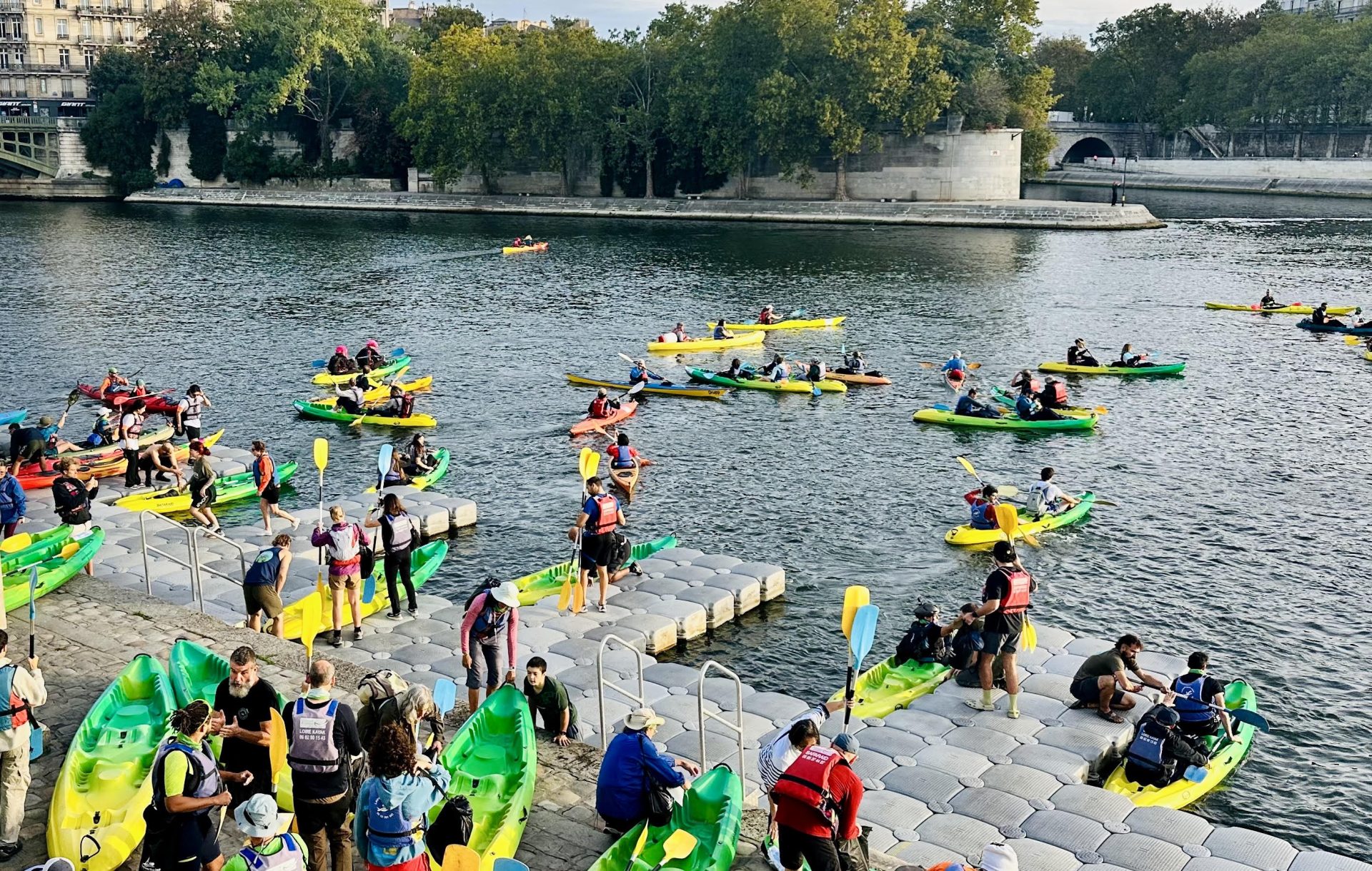 Pontons flottants installés pour la TraverSeine à Sèvres